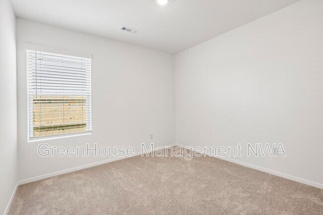 Building Photo - 2637 E Gila Wy