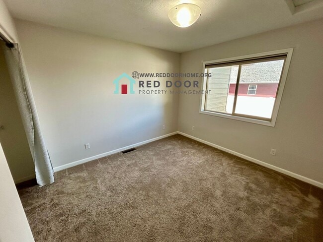 Building Photo - Modern 4 Bed, 3 Bath Home – Pet Friendly w...