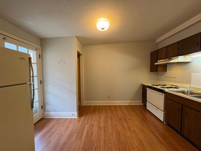 Building Photo - 743 Orange St