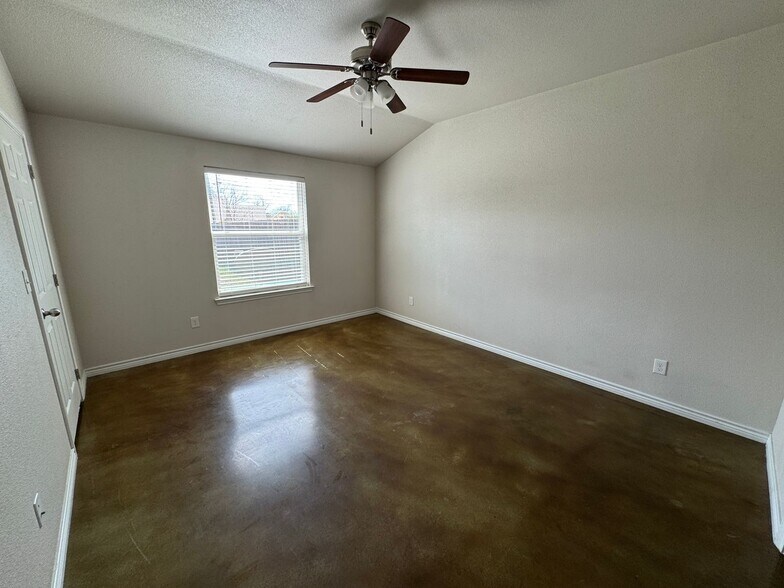 Building Photo - 108 Lowes Blvd