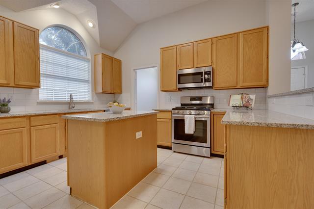 Building Photo - 2320 Suntree Ln