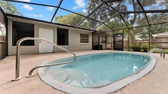 Building Photo - 309 W South Ave