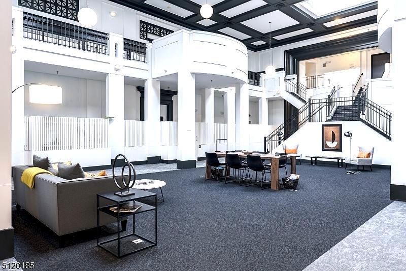 Building Photo - 15 Glenridge Ave