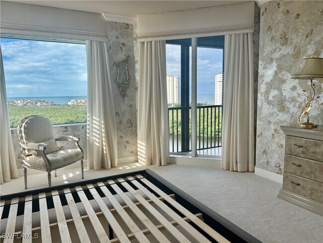 Building Photo - 8990 Bay Colony Dr