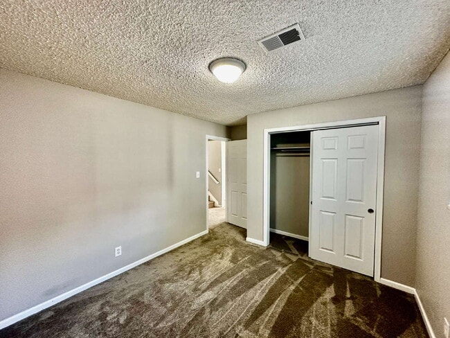 Building Photo - Wonderful duplex in Westminster!