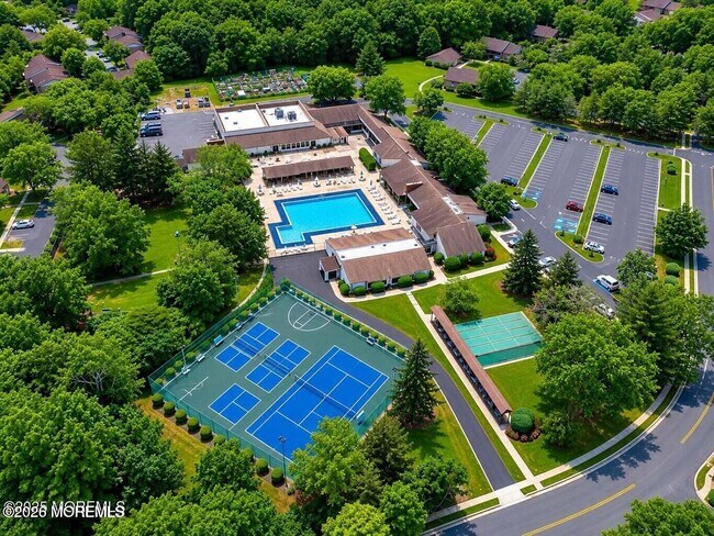 Building Photo - 125 Amberly Dr