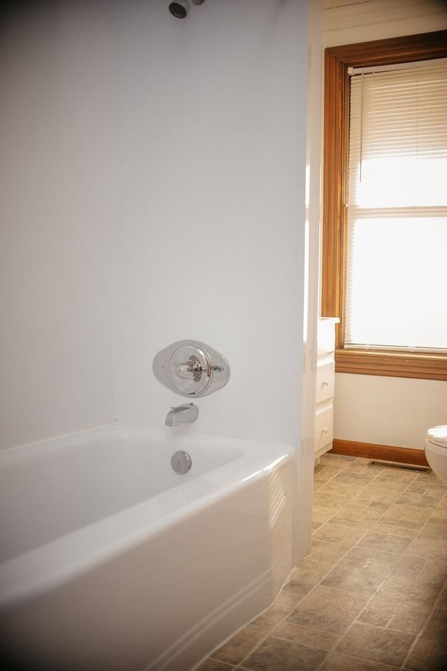 Building Photo - 352 S Catherine St