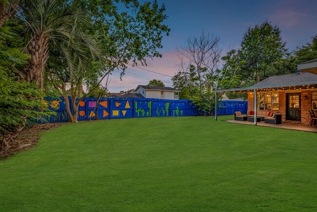 Building Photo - 11011 Sagewillow Ln