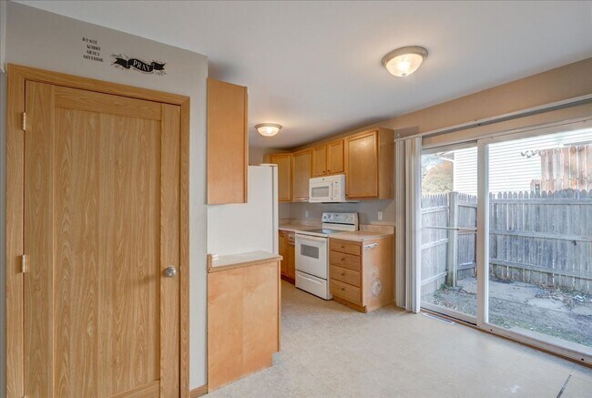 Building Photo - 1309-1311 Prairie Rd