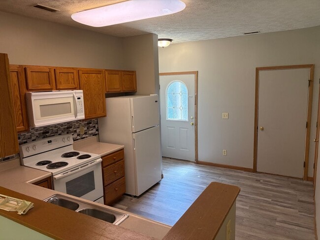 Building Photo - 3 Bedroom 3.5 Bath Townhouse