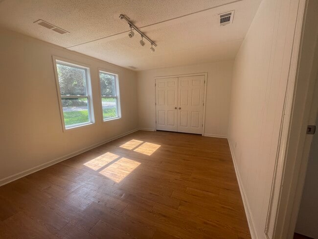 Bedroom - 1001 Moreland Dr