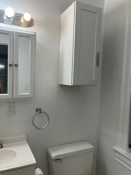 Building Photo - 370 S Negley Ave