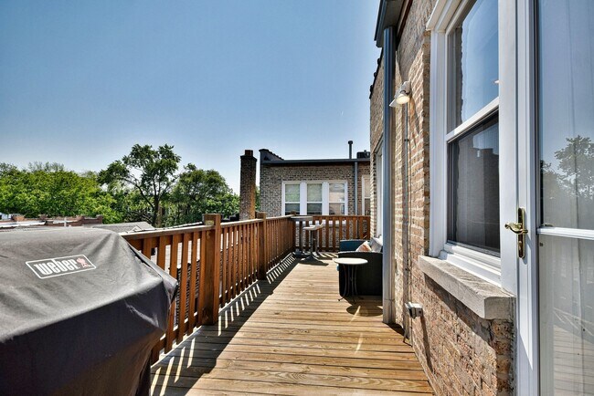 Building Photo - 3249 W Cullom Ave