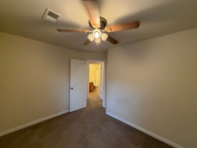 Building Photo - Take a look at this Gorgeous NW Bakersfield Home