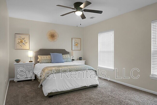 Building Photo - 124 Larkspur Dr