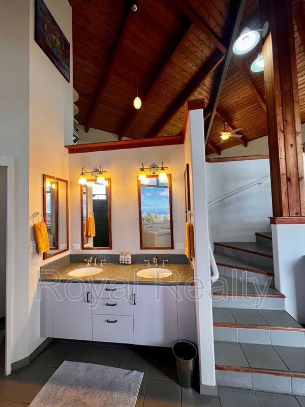 Building Photo - 4846 Sierra Dr