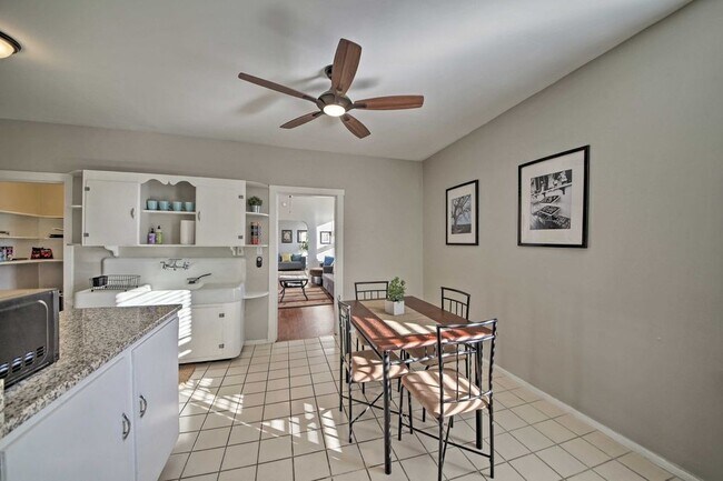 Building Photo - Surprisingly Spacious Apartment with ALL u...