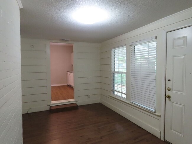 Building Photo - 1306 S Glenwood Blvd