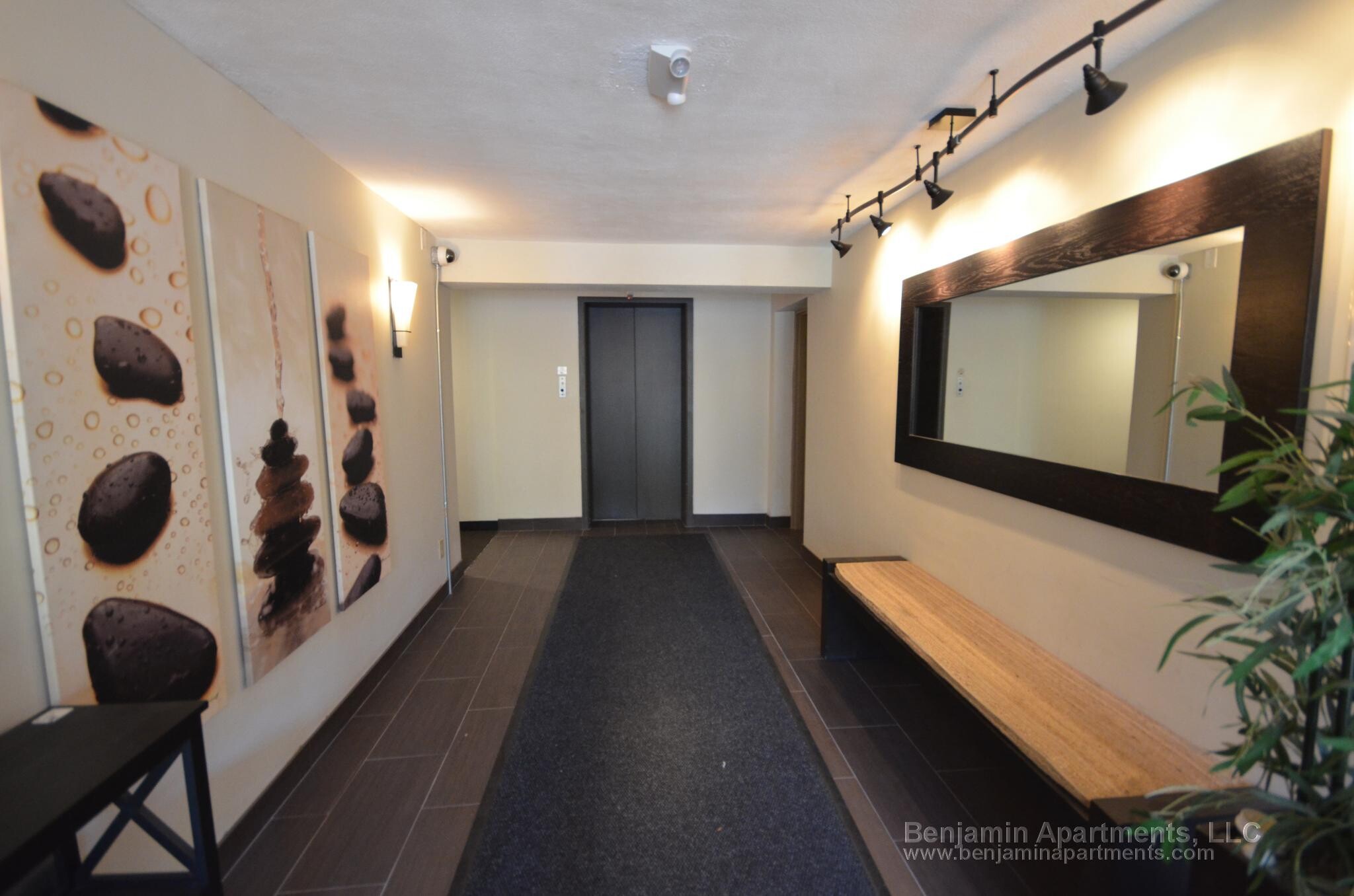 Building Photo - 94 Babcock St