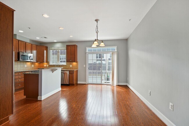 Building Photo - 3 BEDROOM, 4 BATHROOM TOWNHOME AVAILABLE MARCH 1STNOW AT SUMMERFIELD RESIDENCES AT VICTORY PROMEN...