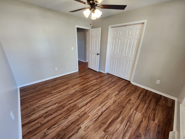 Building Photo - Spacious 3-Bedroom, 1.5-Bathroom Home AVAI...
