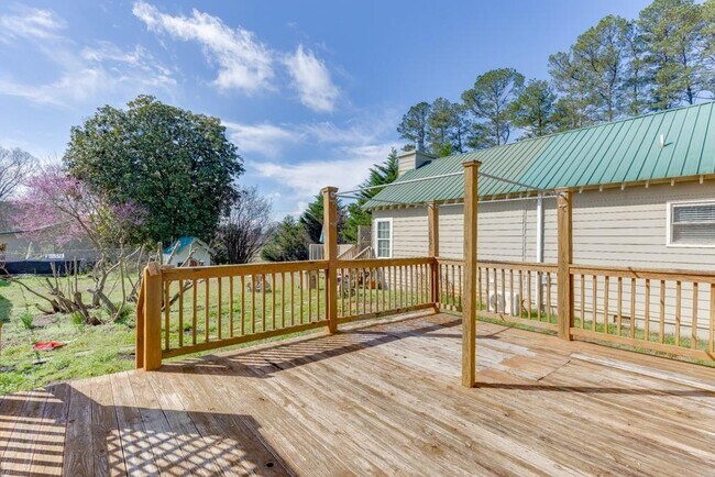 Building Photo - 1051 Gage Dr