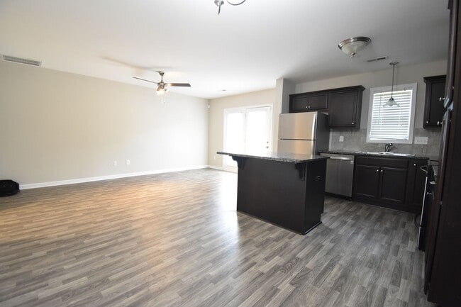 Building Photo - First Two Weeks Rent Free!! 3 Bedroom 2.5 Bathroom Townhome