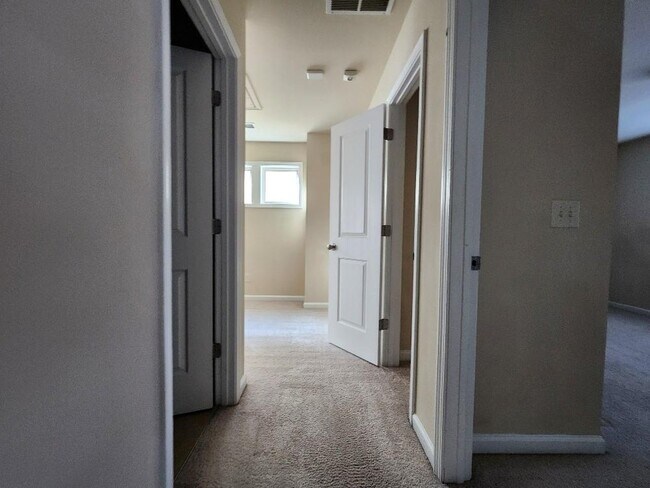 Building Photo - 229 Privet Cir