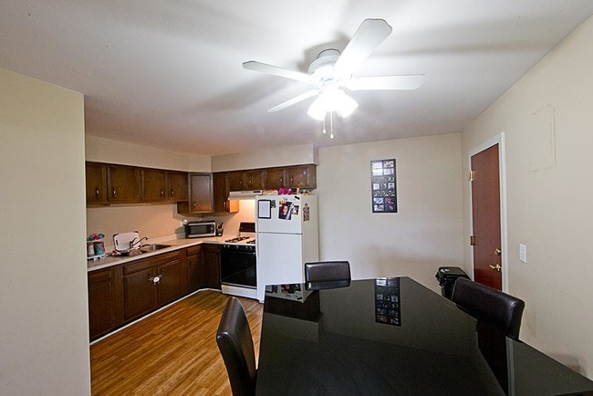 Building Photo - Marshall Place Apartments