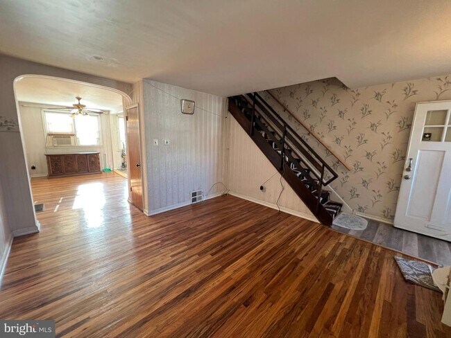 Building Photo - 2810 S 64th St