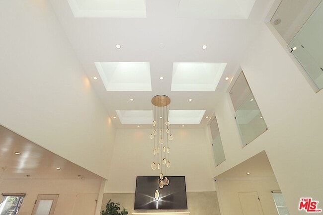 Building Photo - 602 S Lucerne Blvd