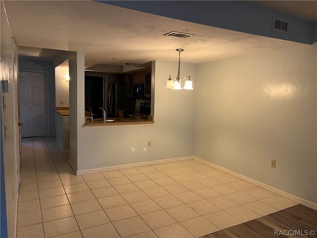 Building Photo - 715 E Hartford St