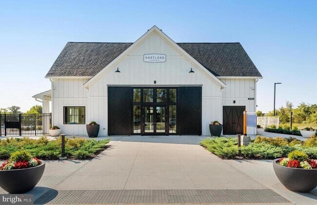 Building Photo - 23765 Fairfield Knl Ct