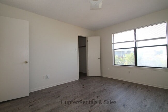 Building Photo - Comfortable Two-Story Townhouse