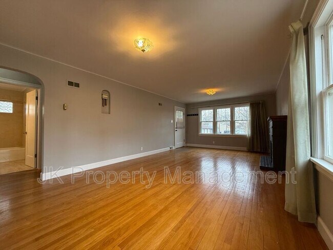 Building Photo - 115 16th St N