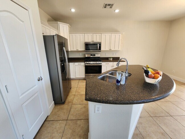 Building Photo - In the Heart of Green Valley Ranch