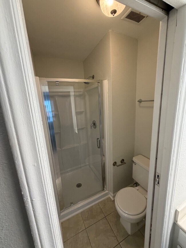 Building Photo - 1402 Camp Rd