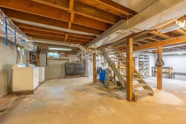Building Photo - 3-Bedroom Ranch with Updated Kitchen