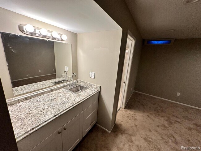 Building Photo - 39975 Crosswinds Rd