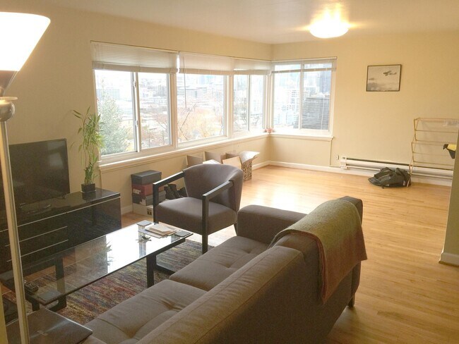 Interior Photo - Lakecrest