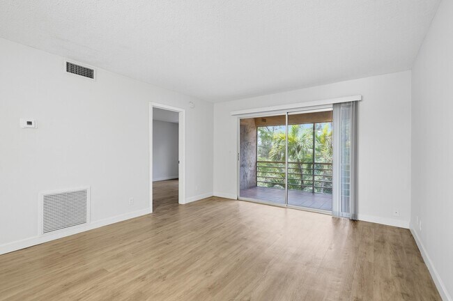 Building Photo - 1400 NE 57th St