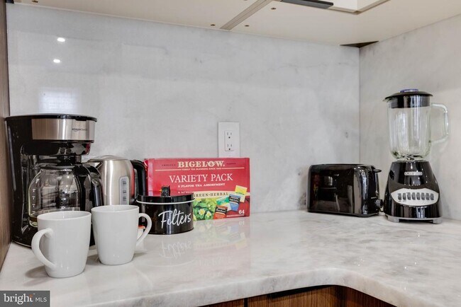 Building Photo - 528 N 22nd St