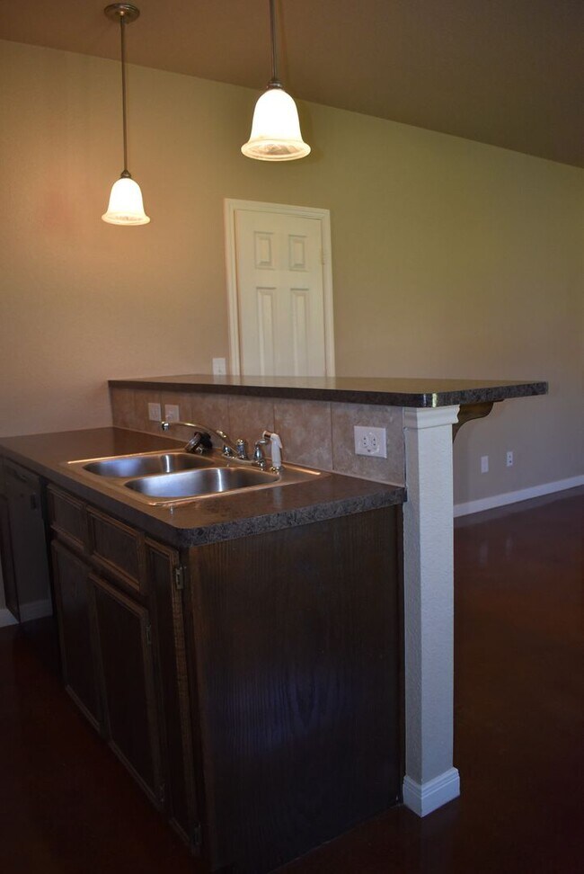 Building Photo - 105 Stone Canyon Ct