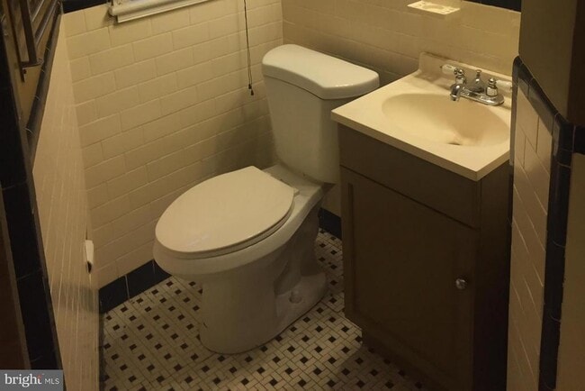 Building Photo - 106 Denison St