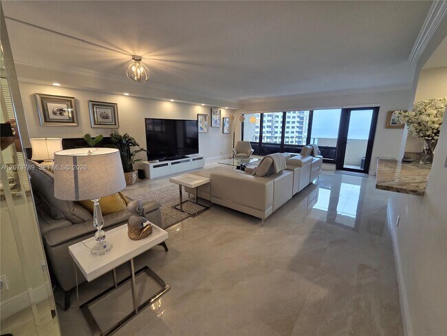 Building Photo - 4900 N Ocean Blvd
