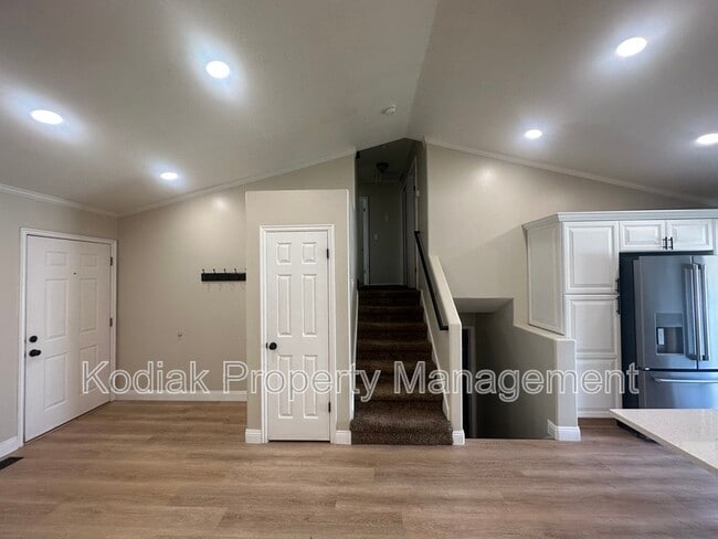 Building Photo - 898 W 1025 N