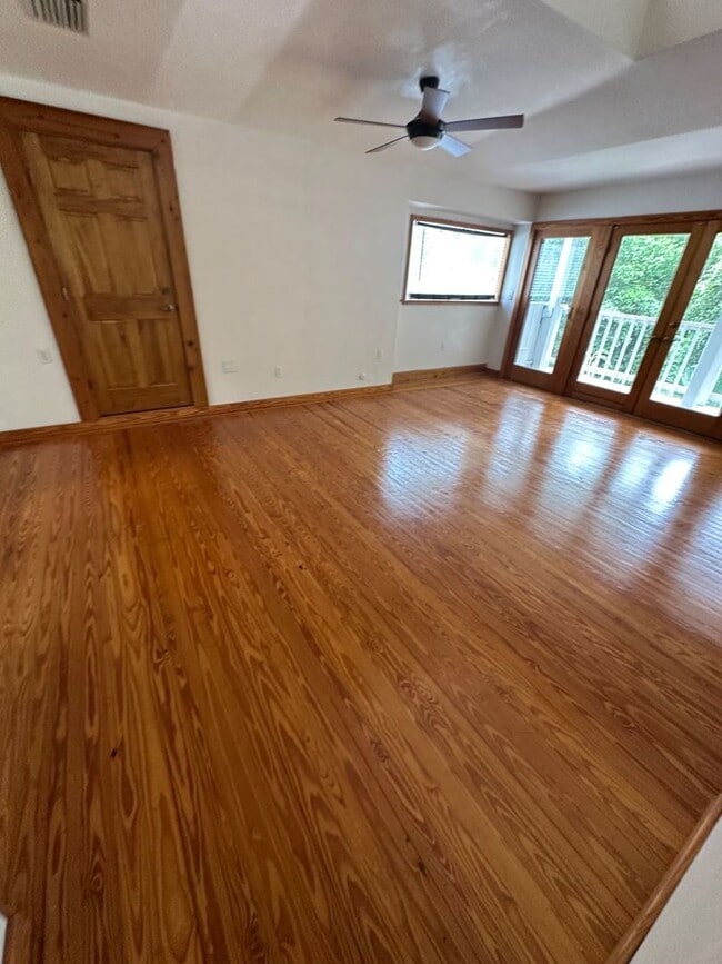 Building Photo - Charming 3 Bedroom w/ study that can be 4th bedroom, 3 Bath Home in Florida Park – Hardwood Floor...