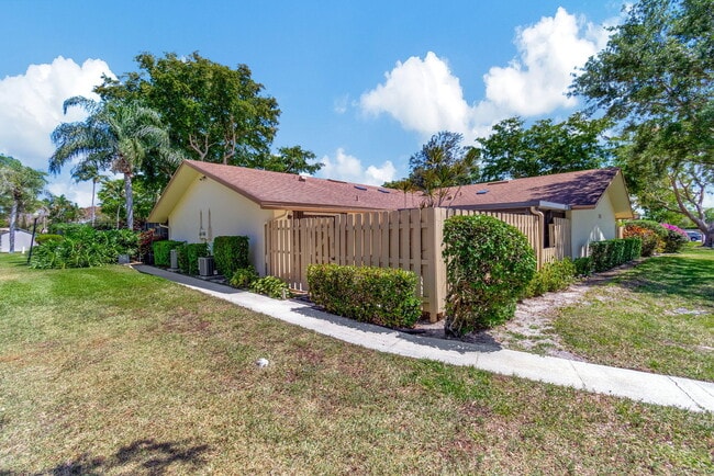 Building Photo - 825 NW 29th Ave