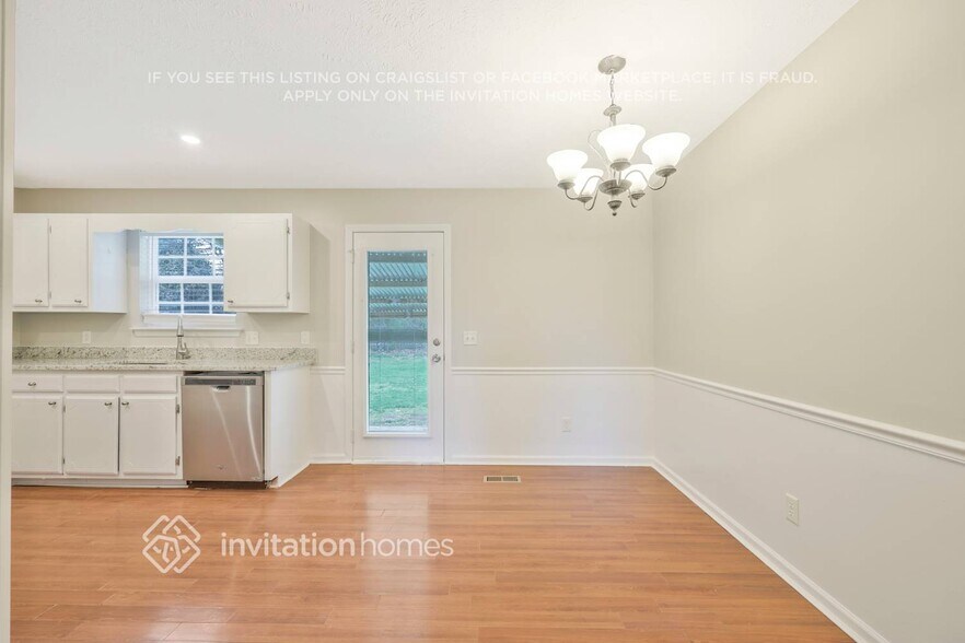 Building Photo - 325 Royal Garden Dr