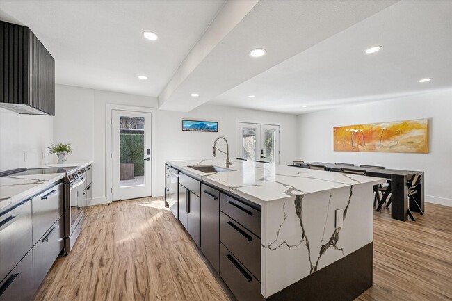 Building Photo - 13062 Trail Hollow Dr